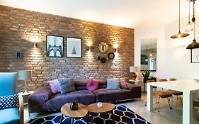Spacious 3Br Apartment With Ac In Living Room, 2 Balconies